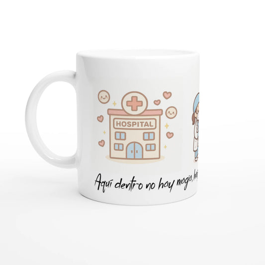 Taza de quirófano con frase emotiva “Aquí dentro no hay magia, hay ciencia y corazón”, cerámica 11 oz.